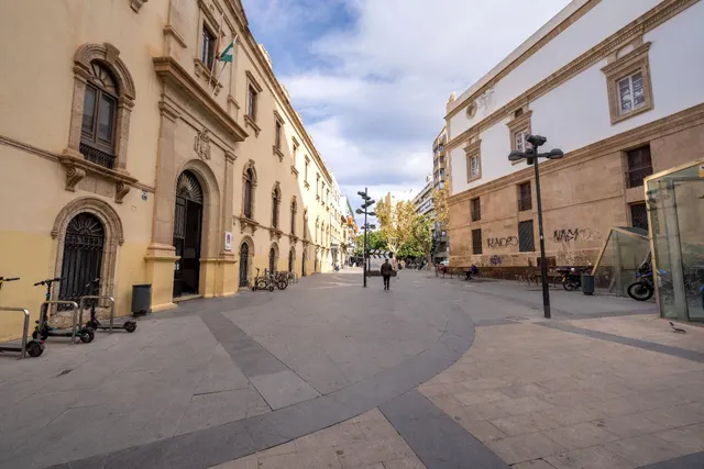 Vivienda en el centro de Almería para reformar. — 20