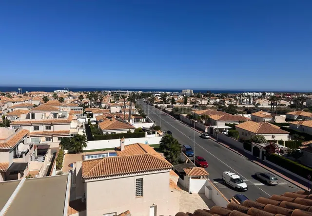 Apartamento de 2 dormitorios cerca del Boulevard La Zenia •  - foto 3