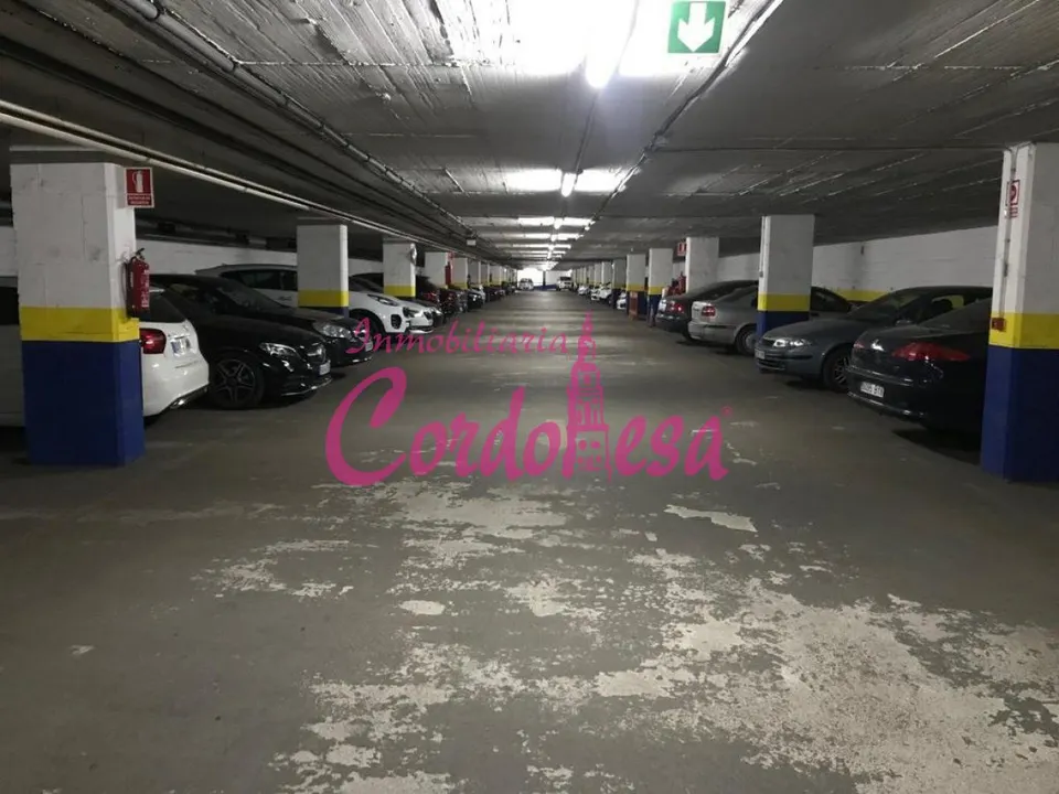 PLAZA DE GARAJE EN AVENIDA DE AEROPUERTO
