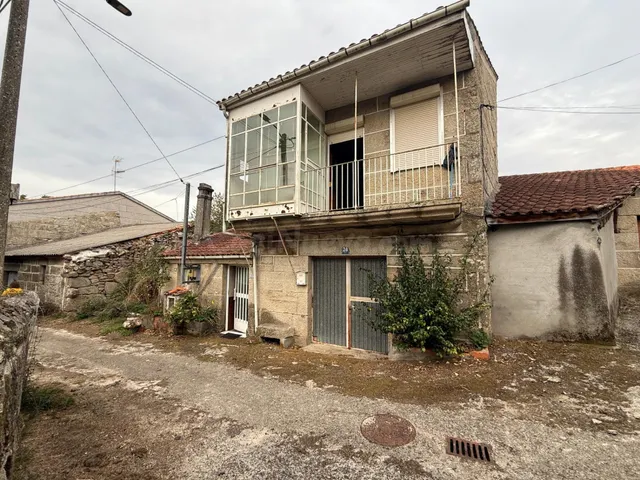 SE VENDE CASA CON PARCELA EN SANDIAS. — 2