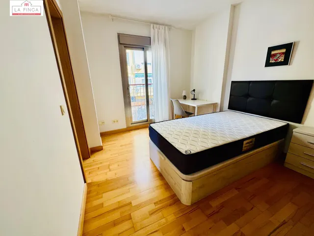 VIVIENDA 2 DORMITORIOS GARAJE Y TRASTERO CERCA DEL CENTRO — 26