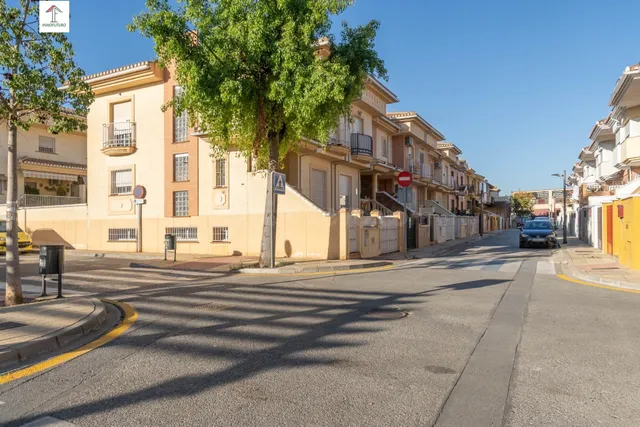 Espectacular chalet adosado en el Vial de Churriana de la Vega: eficiencia, confort y listo para entrar a vivir! — 3