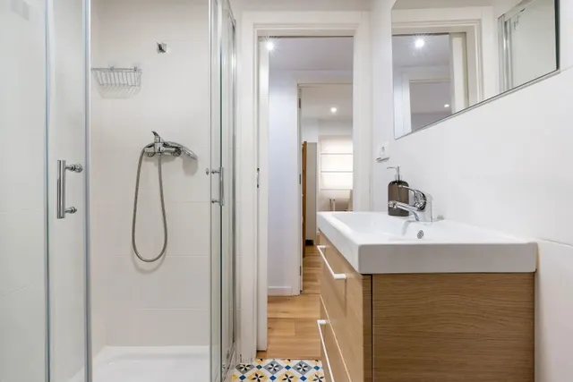 ¡Atención estudiantes! ✨ ¿Buscáis LA HABITACIÓN perfecta para el próximo curso académico en Granada por 400 € al mes/habitación? ¡Tenemos exactamente lo que necesitáis! — 17