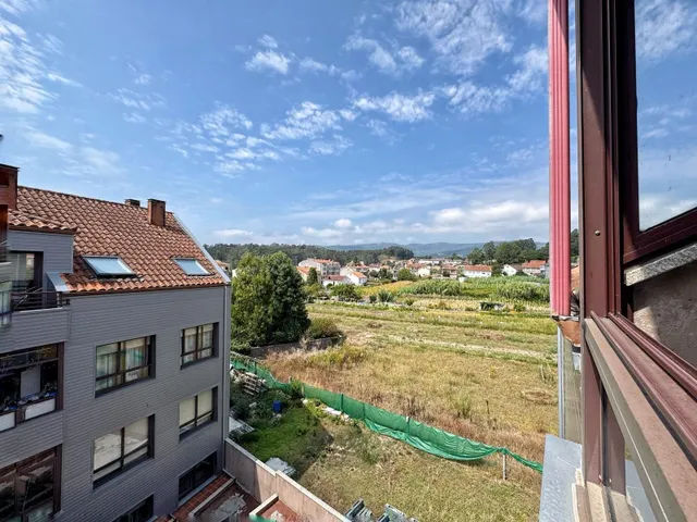 ESPACIO, LUZ Y VISTAS A PONTEVEDRA DESDE LA PLANTA MÁS ALTA. — 10