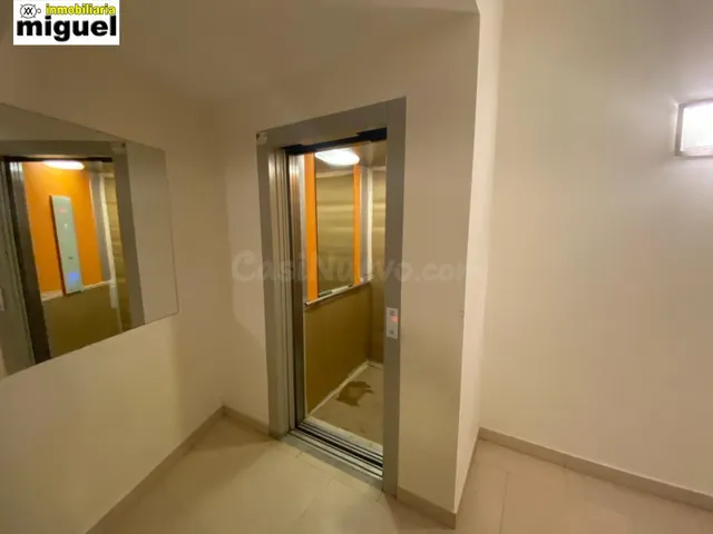 Gran piso de 321m2 con garaje cerrado y aparcamiento en urba - foto 5