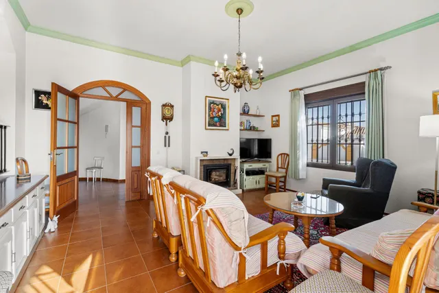 Villa Independiente de Estilo Andaluz en Arroyo de la Miel – Parcela de 813 m2 — 6