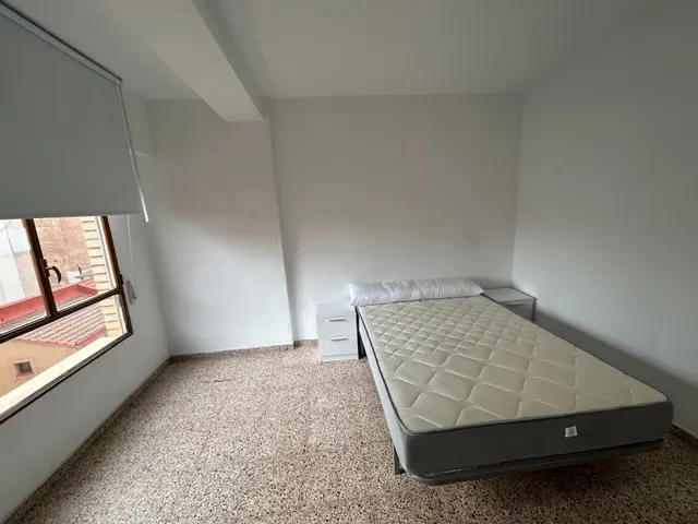 Amplio y Acogedor Piso de 4 habitaciones en el Corazón de la Ciudad — 9