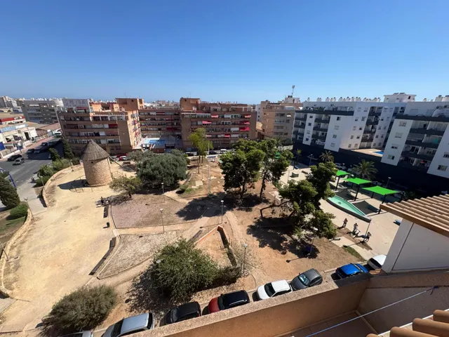 Apartamento con vistas despejadas y piscina — 32