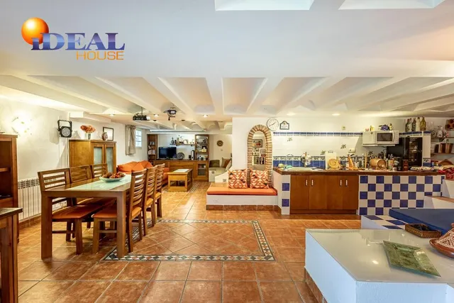 CASA PAREADA EN LA ZUBIA CON PISCINA, ZONA DE BARBACOA Y JARDÍN — 37