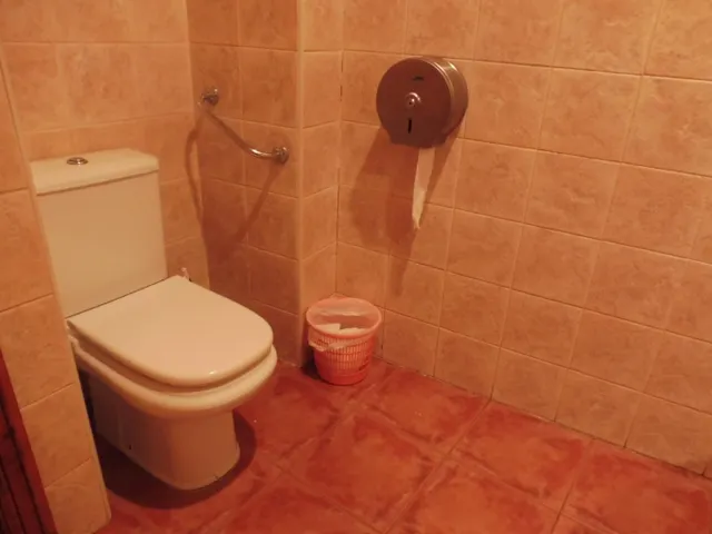 ¿ LOCAL COMERCIAL CON NEGOCIO CONSOLIDADO? ¿ O TU NUEVA CASA ESQUINERA CON ZONAS COMUNES ? — 24