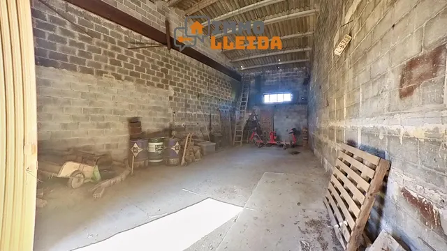 OPORTUNIDAD Casa con mucho terreno y varios garajes — 40