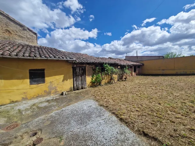 SE VENDE CASA A 2 KMS DE VALENCIA DE DON JUAN, PARCELA 479 M2, 168 M2 DE VIVIENDA. 3 habitaciones. — 6