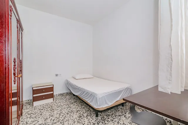 PISO DE 4 DORMITORIOS EN EL CENTRO DE GRANADA — 33