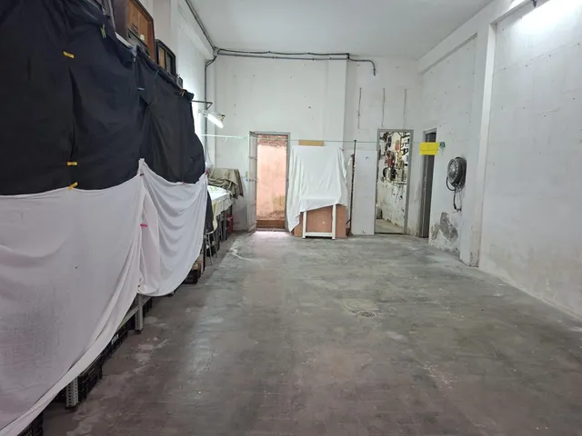 Local comercial situado en Gandia rodeado de colegios, zonas de paso parques.... — 6