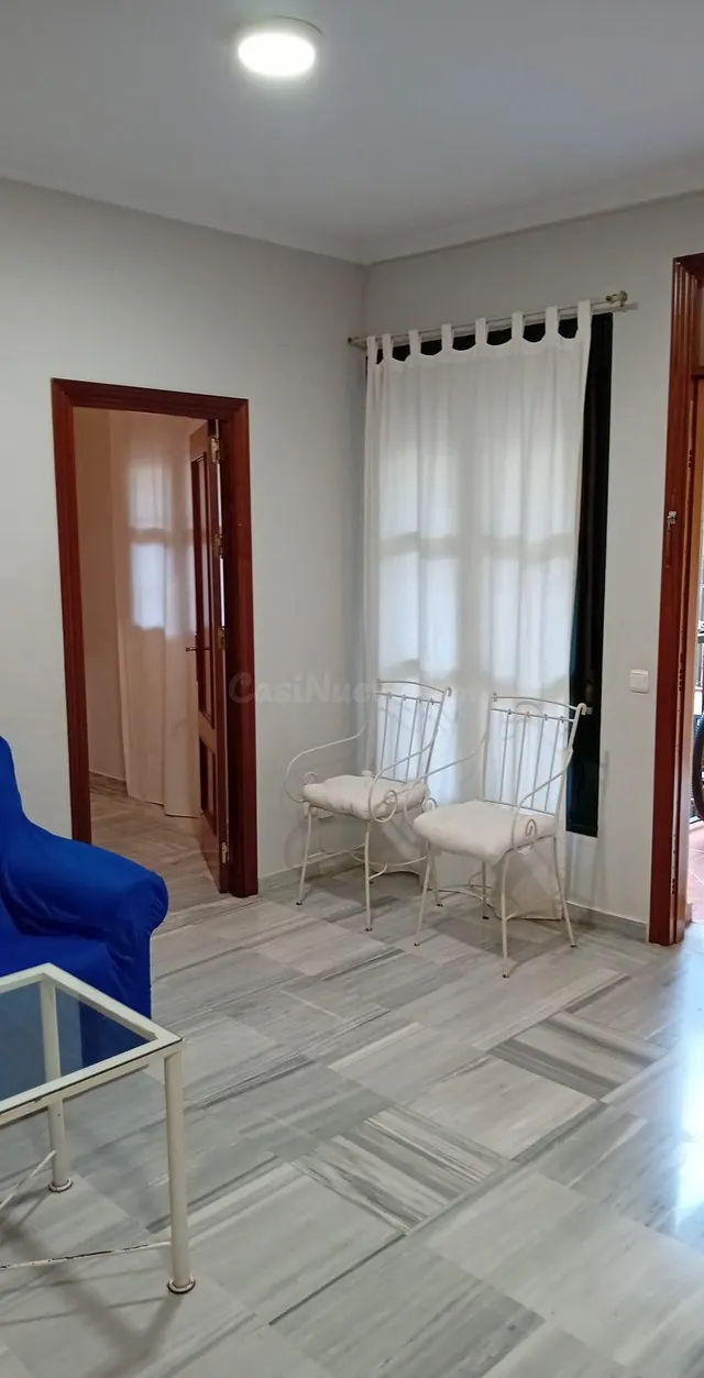Centro San Vicente, calle Torneo, junto al Río. Excelente apartamento amueblado se alquila. Ascensor. — 4