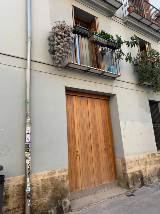 2 LOCALES,  EN EL CARMEN (PLAZA SANTA CRUZ) PARA CONSTRUIR  2 MAGNIFICOS PISOS TURISTICOS, — 12