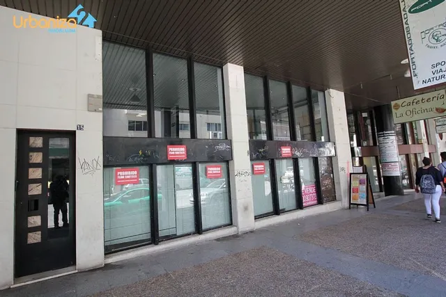Local situado en Juan Carlos I — 6