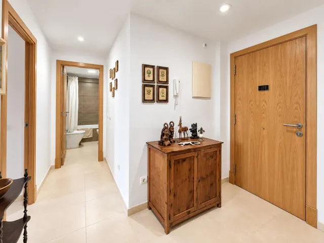 Ático luminoso con piscina comunitaria, parking y terraza privada — 5