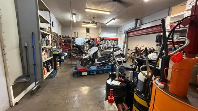 Traspaso de tienda y taller de motos y bicicletas en funcion - foto 2
