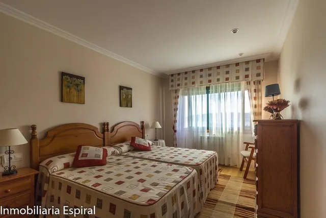 ¡Impresionante Chalet Familiar en Mogor, Marín! — 35