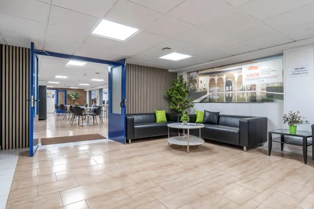 Venta de amplio y funcional local en zona inmejorable (avda. madrid) - Granada — 35