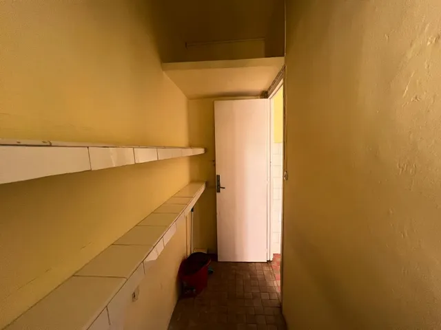 Estupendo piso de 4 habitaciones a reformar en el centro — 8