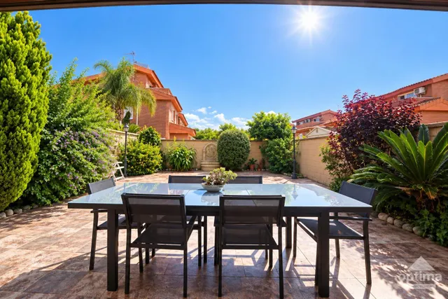 Pareado reformado con 5 habitaciones, terrazas y garaje en Reus — 19