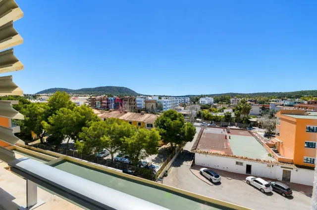 Amplio apartamento con terraza a 400 m de la playa de Santa Ponsa — 26
