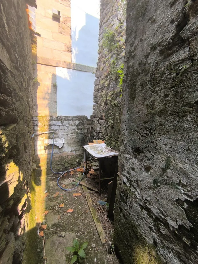 CASA DE PIEDRA EN ZONA MONUMENTAL — 21