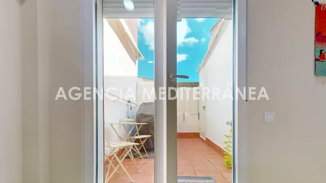 ¡Espectacular ático totalmente reformado y amueblado con terraza en Extramurs! — 12