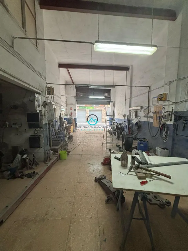 LOCAL JUNTO A MUSEO MARQ — 2