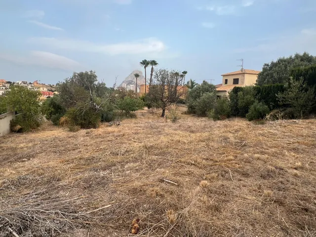 Se vende terreno cerca del pueblo en Calpe - foto 3