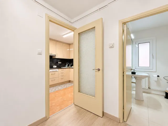 Piso de 150 m2 construidos con 5 habitaciones y parking – Tarragona — 35