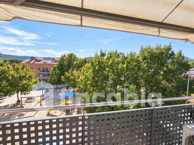 Dúplex con dos terrazas y aparcamiento en el centro de Santa Coloma de Farners — 19