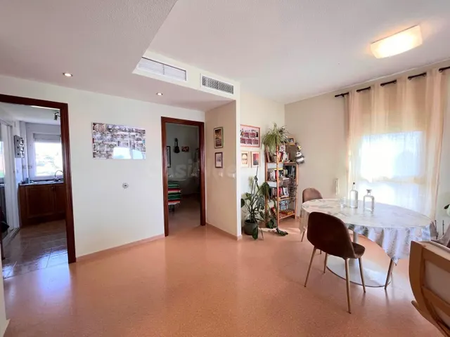 APARTAMENTO CON TERRAZA Y VISTAS AL MAR, AMUEBLADO, PISCINA  - foto 3