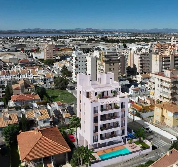 Apartamentos de nueva construcción con piscina comunitaria en Nueva Torrevieja — 2
