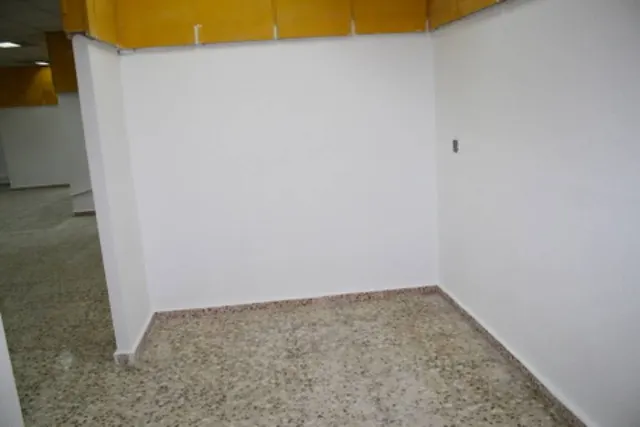 Alquiler local comercial en Orihuela, 120 m2. de superficie,  con 1 aseo. — 5