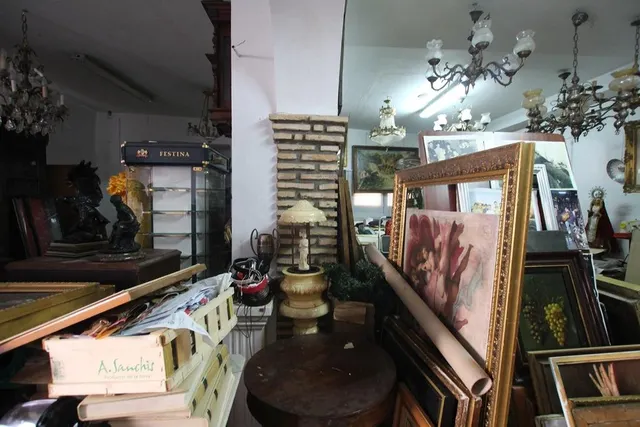 LOCAL COMERCIAL DIAFANO EN ZONA CENTRO — 11