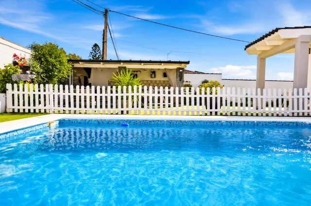 Chalet ideal para vivir todo el año, en la entrada de Chiclana. — 12
