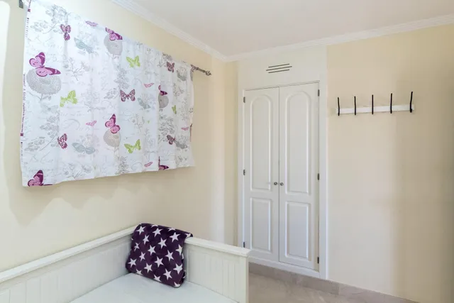 Atractivo apartamento de 2 dormitorios con amplia terraza en monte carrera. impresionantes vistas al mar. trastero y plaza de garaje. piscina comunitaria climatizada. — 24