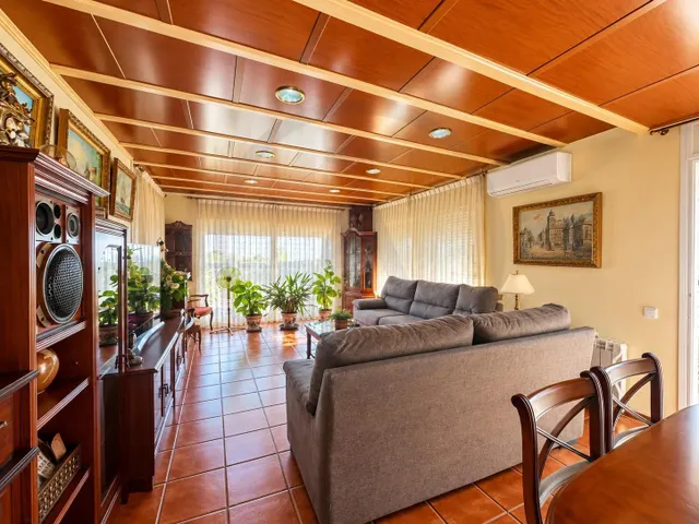 Casa independiente a cuatro vientos en Castellnou, Rubí, con - foto 2
