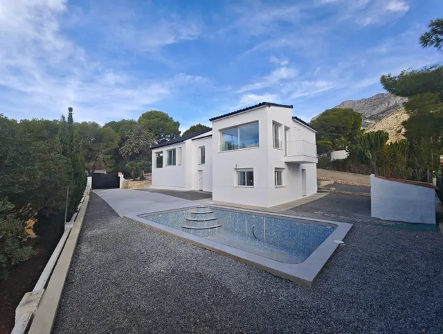 VILLA RECIEN REFORMADA CON CALIDADES DE LUJO EN ZONA MUY TRANQUILA DE ALTEA LA VELLA — 35