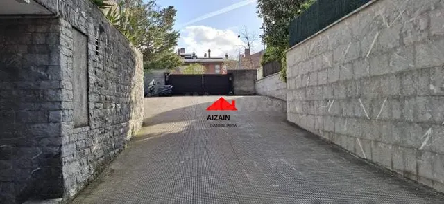 Vendemos parcela de garaje en La calle Etxezuri de Neguri. - foto 5