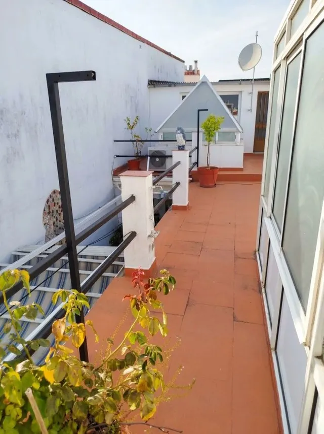 Casa Reformada en Montijo: Luminosa, con Placas Solares, Patio y Nave-Taller — 10