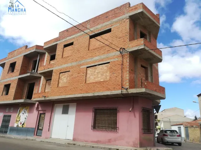 INMOBILIARIA LA MANCHA VENDE EDIFICIO EN FUENTEALAMO — 3