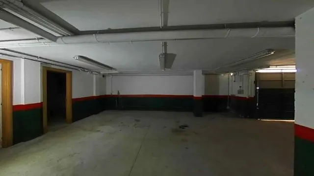 Gran casa con garaje y piscina — 26