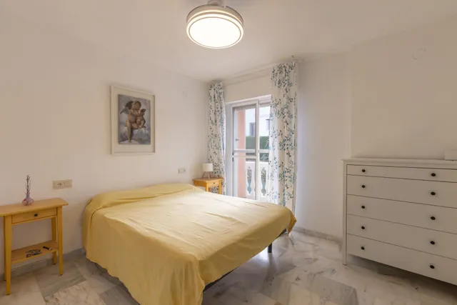 Casa independiente con piscina en La Zubia. — 18