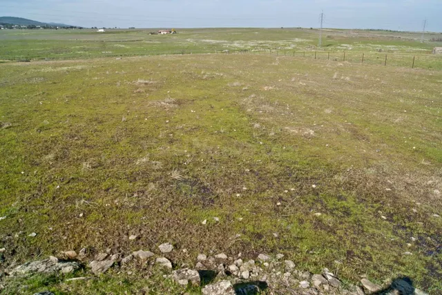 PARCELA 30.000 m2 EN SIERRA DE FUENTES - foto 2