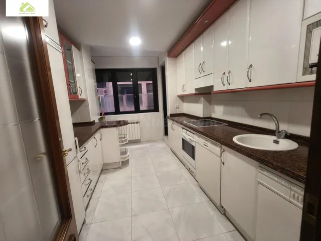 Piso en alquiler en avenida portugal de 4 dormitorios con garaje y trastero — 2