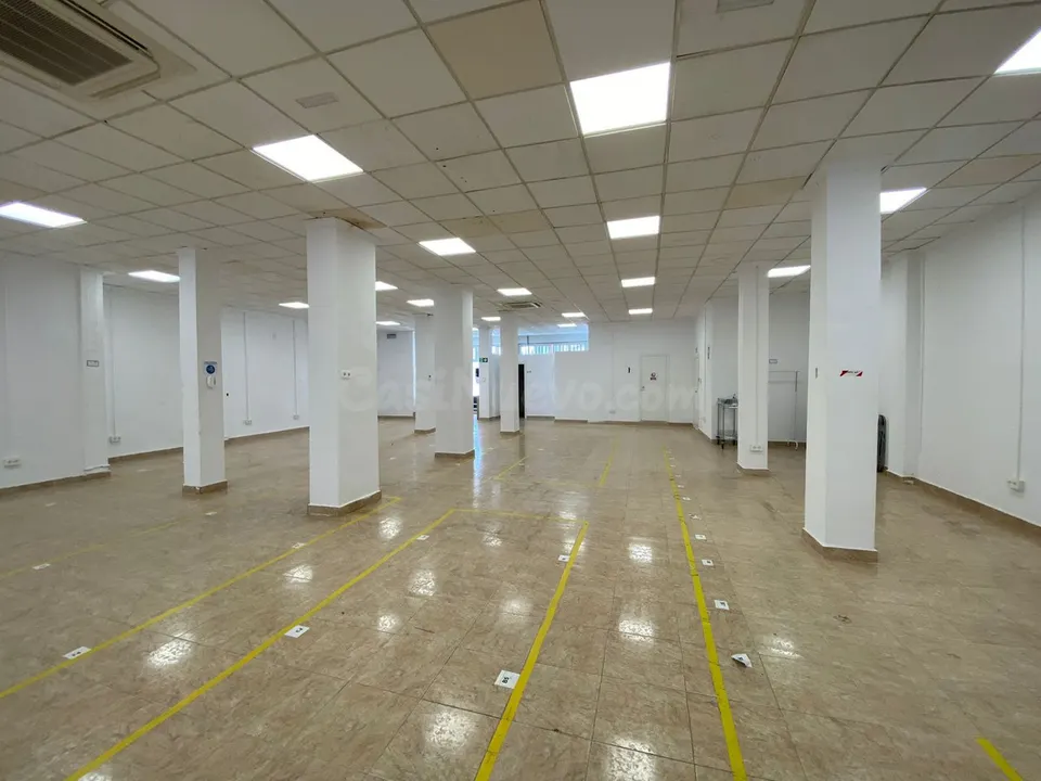 Local comercial 368m² en venta - La Princesa-Huelin